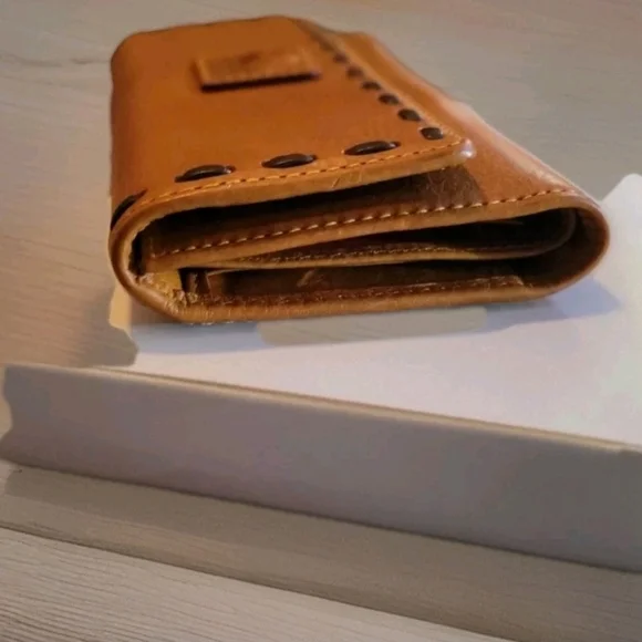 Dooney & Bourke Florentine Leather Natural Wallet NWT FINAL MARKDOWN - Picture 3 of 13